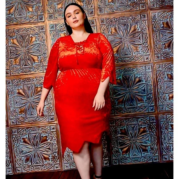 NWT - TORRID - Sexy Devil Lace Up Asymmetrical Velvet Costume Dress - Size 0 - Picture 1 of 3